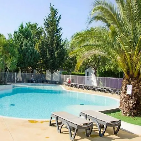 אתר קמפינג Camping Les Amandiers - Maeva 4*